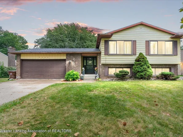 2524 Newport Dr, Lansing, MI 48906
