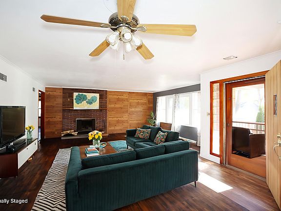 3rd image of 28 5th Ave NW