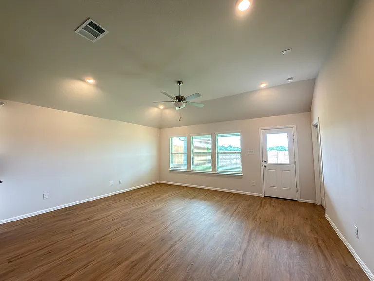 406 Kingsbury Ave — Photo 16