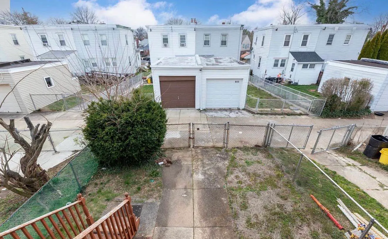 3 bed, 1276 sqft, $1,950 — Photo 2