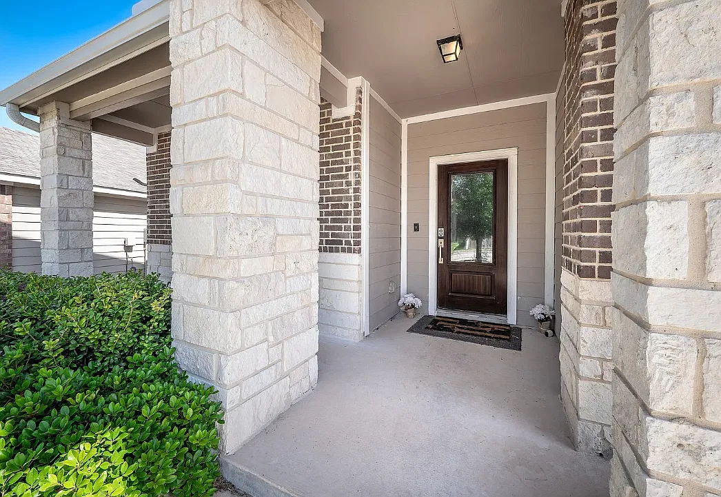 6 bed, 2840 sqft, $2,800 — Photo 2
