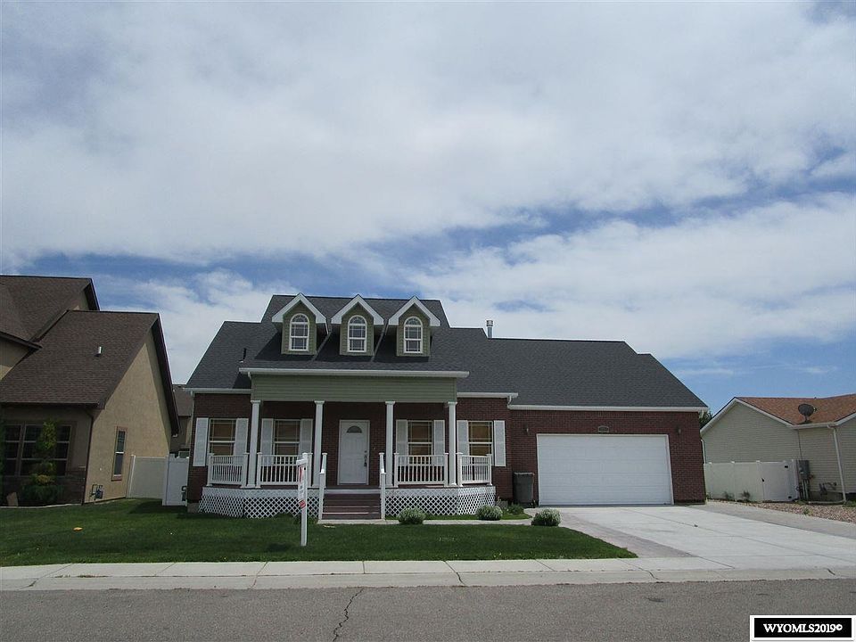 1st image of 1001 Applewood Dr