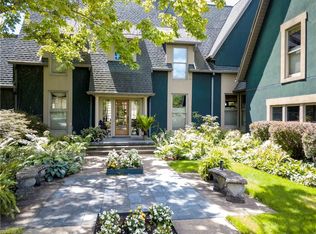 104 East Dr, Hartville, OH 44632
