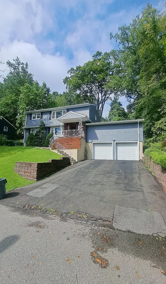 3 bed, 1000 sqft, $3,500 — Photo 1
