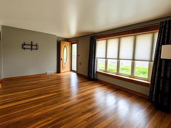 3rd image of 11003 S Ave E