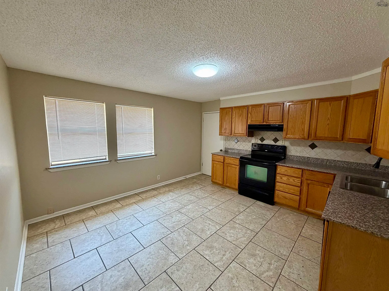 3 bed, 1.5 bath, 1081 sqft, $1,475 — Photo 4