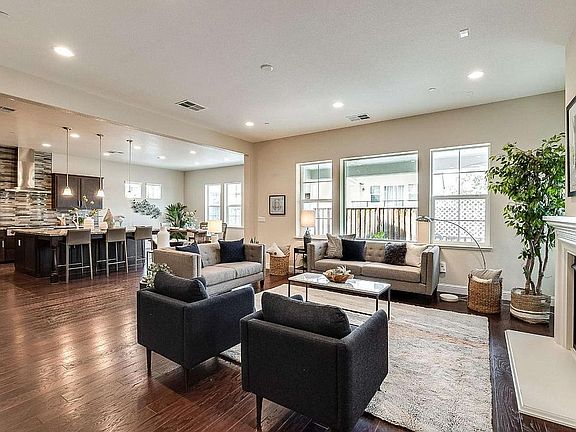 2nd image of 4275 Oak Knoll Dr