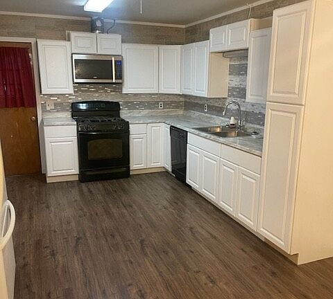 3rd image of 1412 Helms St