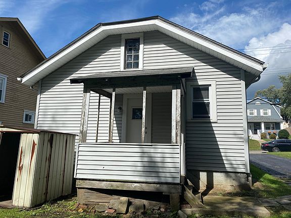 2nd image of 214 E Hillcrest Ave
