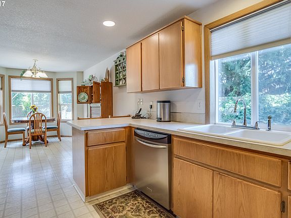 4th image of 5110 NE 142nd Ave