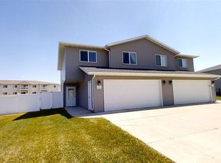 1921 28th St SW, Minot, ND 58701