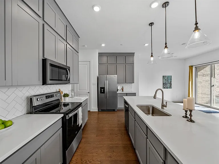 1059 Maverick Dr — Photo 3
