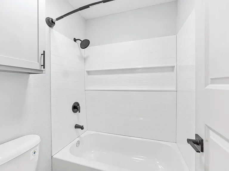 Silverwood Apartments — Photo 42