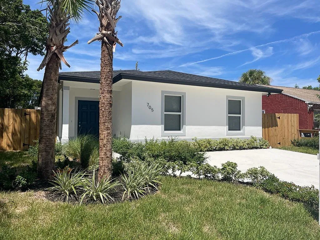 4 bed, 2.0 bath, 1489 sqft, $4,699 — Photo 1