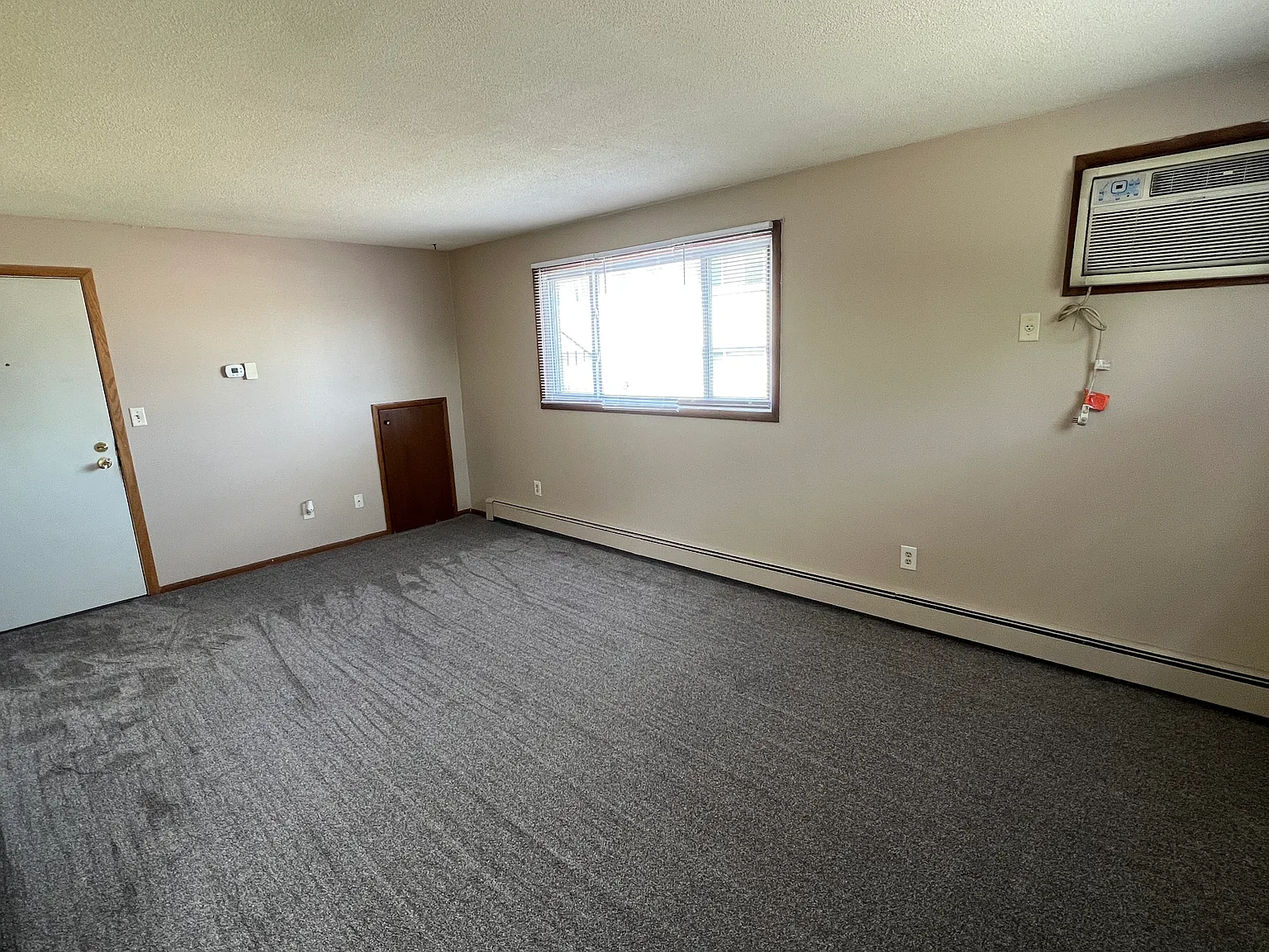 Studio, $575 — Photo 3