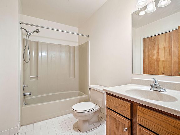 5th image of 45 Foxtail Ct