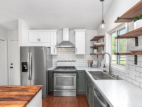5th image of 1660 Edith Ave NE
