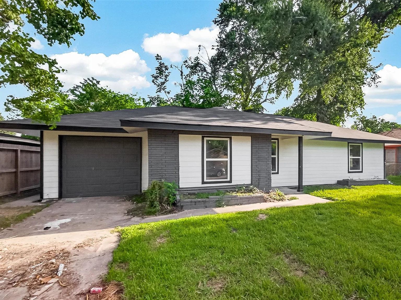 3 bed, 1.5 bath, 1115 sqft, $1,500 — Photo 2