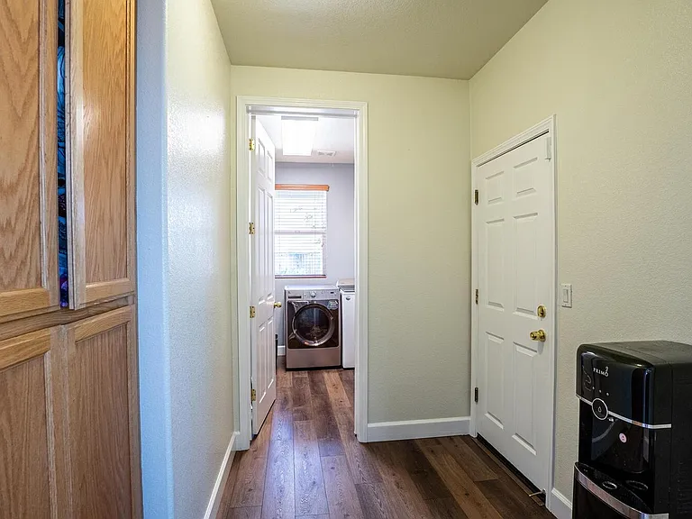 820 Ben Ingram Ln — Photo 3