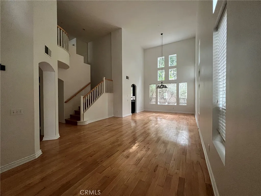 3 bed, 3156 sqft, $10,000 — Photo 2