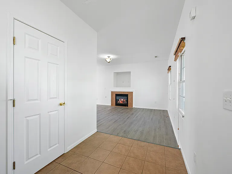 4035 Redroyal Ave — Photo 9