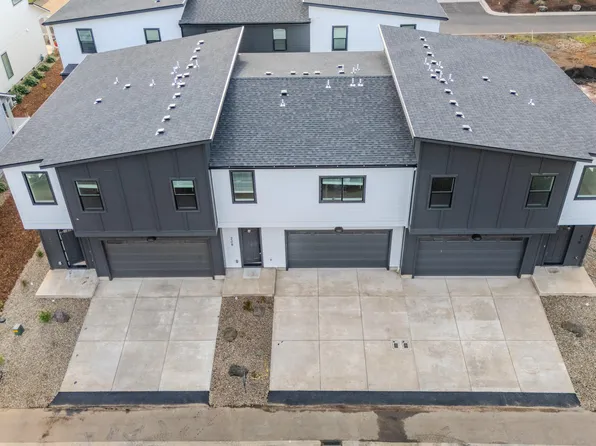 210 Bogey Ln, Eagle Point, OR 97524