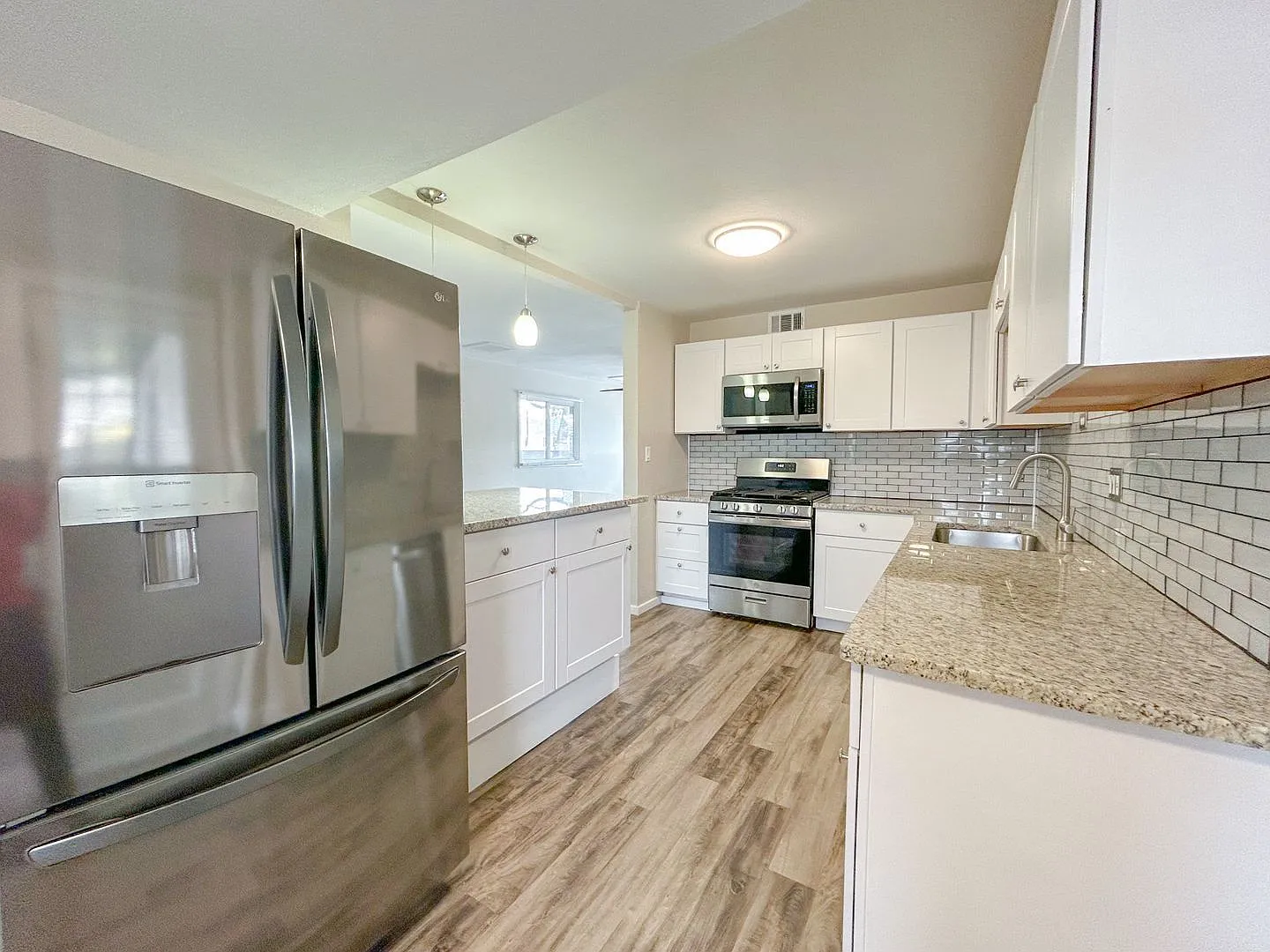 4 bed, 1.5 bath, 1448 sqft, $2,895 — Photo 4