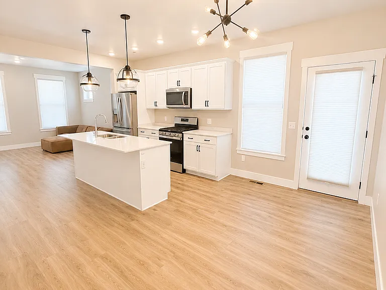 6033 Farmstead Ave — Photo 3
