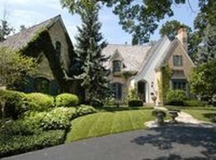 340 N Mayflower Rd, Lake Forest, IL 60045