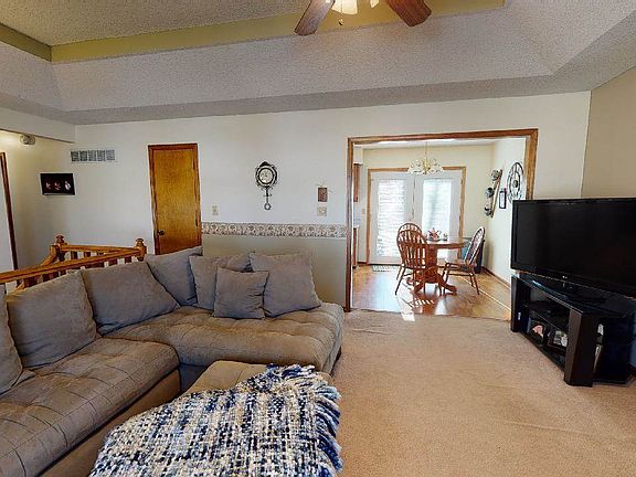 4th image of 2127 NE Belvoir St