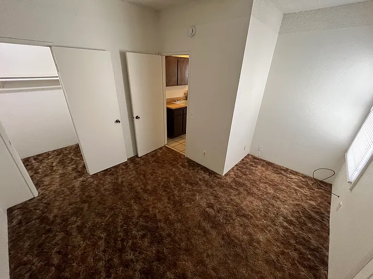 124 S G St #6 — Photo 8