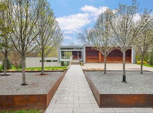 5N770 Pearson Dr, Wayne, IL 60184