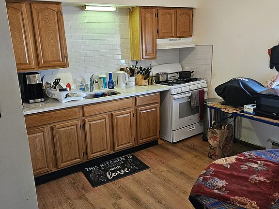 4th image of 11 Sweezy Ave