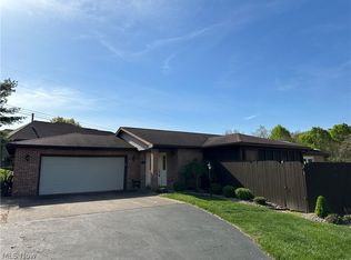 424 Twin Lakes Rd, Parkersburg, WV 26105