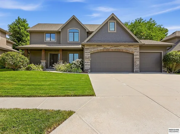 19511 Harney St, Elkhorn, NE 68022