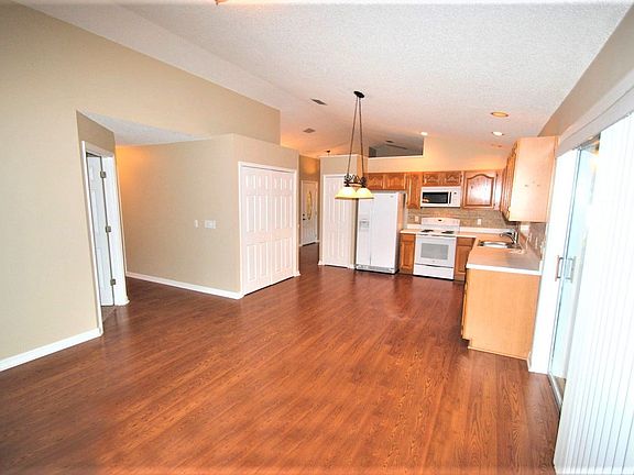 3rd image of 3002 E Beaumont Ln