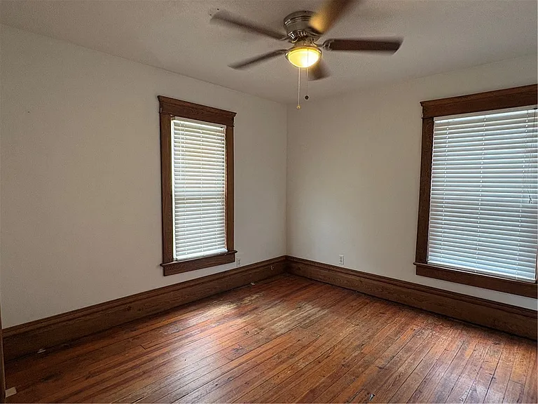 612 Superior St — Photo 13