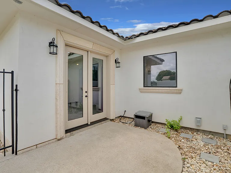 411 Cielo Cir — Photo 23
