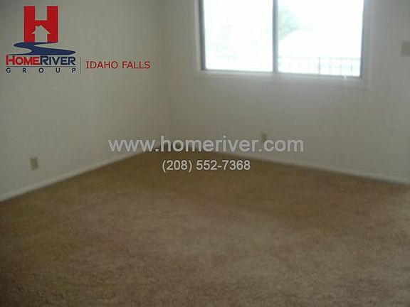 4th image of 2466 1st St #8