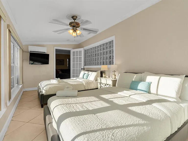 3221 Seaward Dr — Photo 25