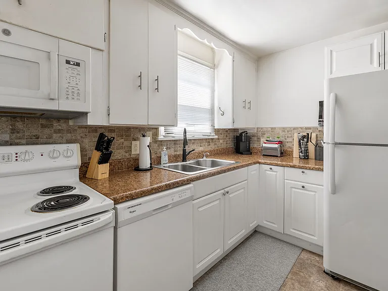 3158 Moody Ave — Photo 21