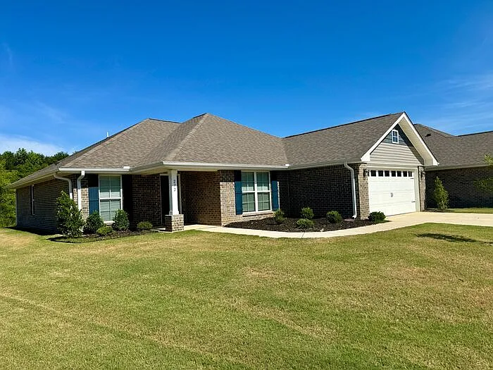 272 Abercorn Dr — Photo 4