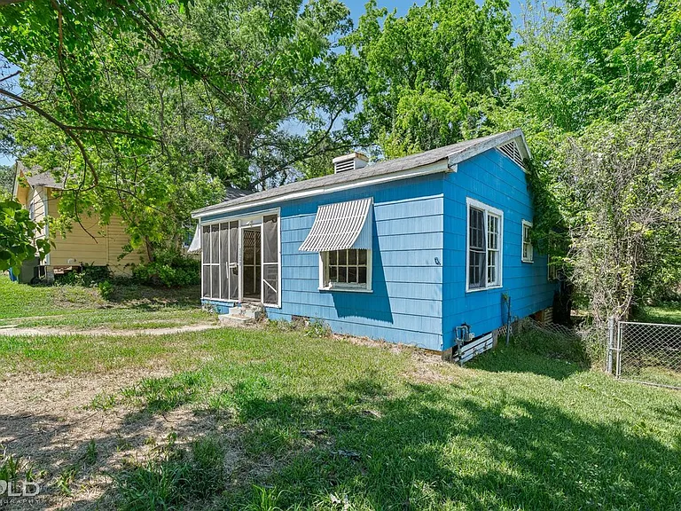 3420 Darien St — Photo 3