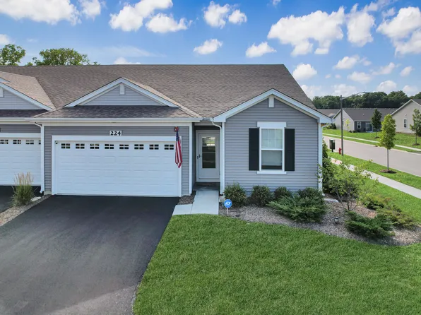 224 Sussex Ct, North Aurora, IL 60542