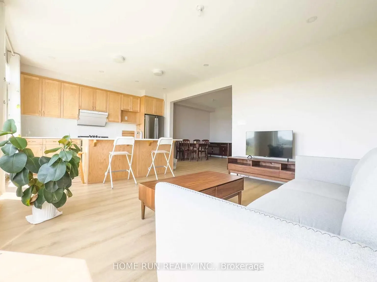 3 bed, $2,600 — Photo 2