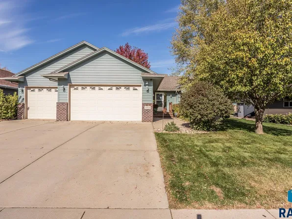 4904 E Tiger Lilly St, Sioux Falls, SD 57110
