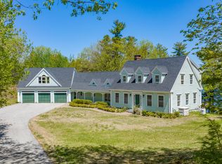 35 Meadow Rd, Raymond, ME 04071