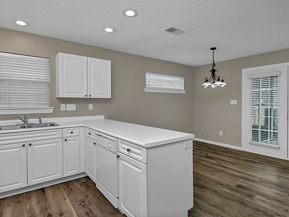 3rd image of 127 Gate Post Ln