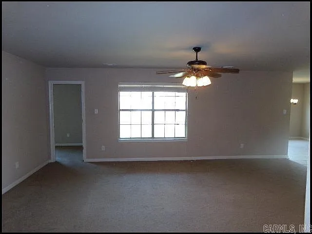 3 bed, 2.0 bath, 1408 sqft, $1,575 — Photo 4