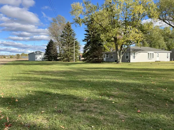 4711 Scottdale Rd, Saint Joseph, MI 49085